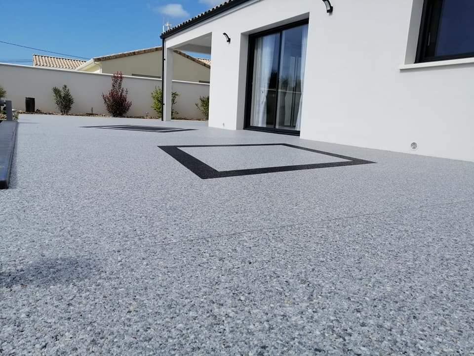 terrasse en moquette de pierre motif