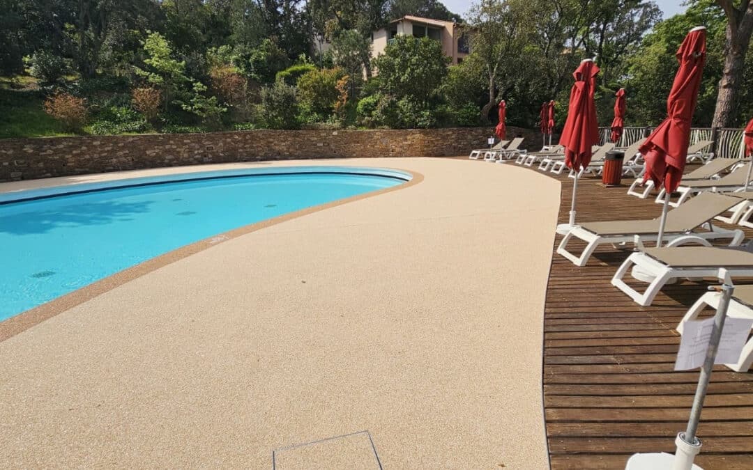 moquette de pierre piscine exterieure
