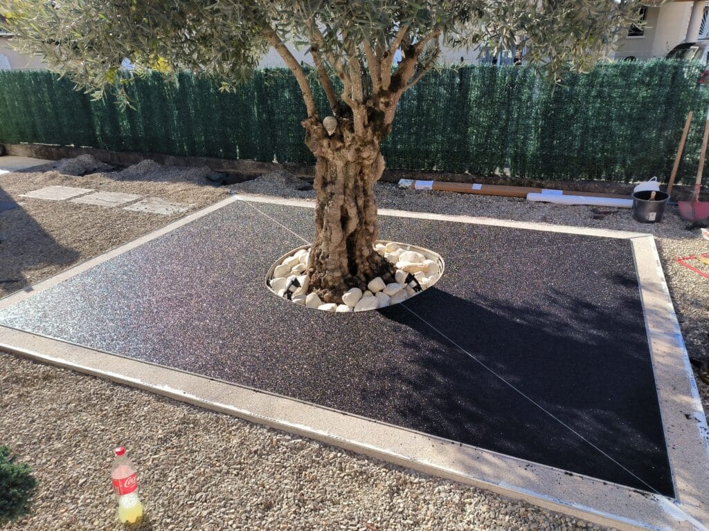 Aménagement d’un tour d’arbre en résine drainante