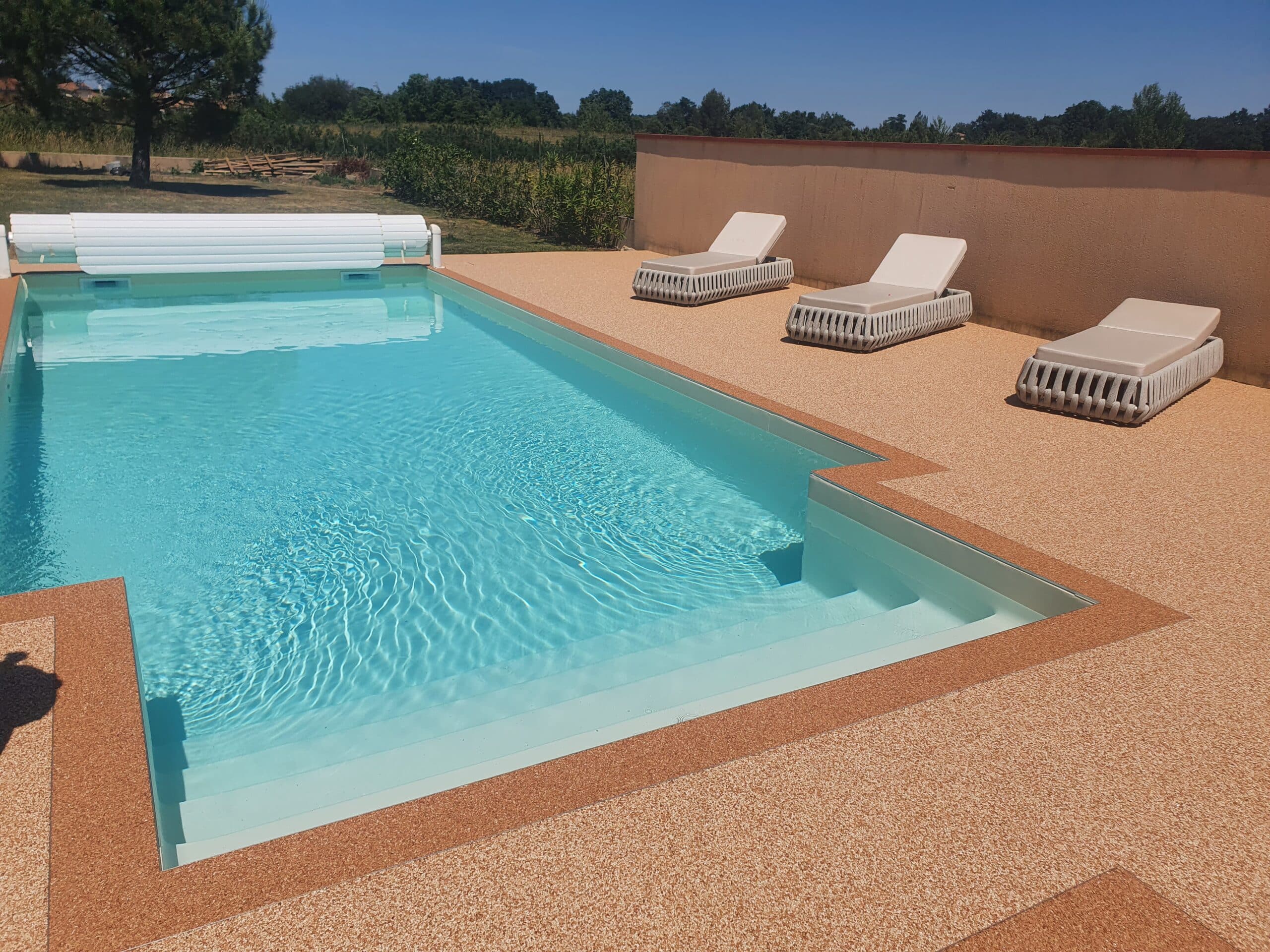 Plage de piscine moquette de pierre